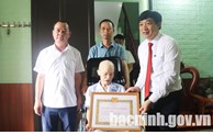 149 đảng viên thị xã Quế Võ được trao tặng Huy hiệu Đảng đợt 2/9 
